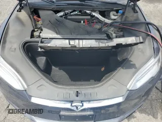 2018 Tesla Model S 75D with VIN 5YJSA1E40JF297040, listed as a Copart auction lot 57997045 with 113,503 mi miles and Salvage title. Bid and sale history available at DreamBid. Image 11.