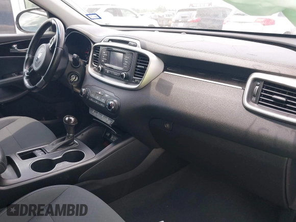 2016 Kia Sorento LX z VIN 5XYPGDA50GG112670, wystawiony jako IAAI lot #42170870 z przebiegiem 165 053 mil mil oraz . Historia ofert i sprzedaży dostępna na DreamBid. Obrazek 5.