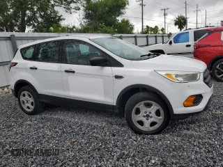 2017 Ford Escape S z VIN 1FMCU0F70HUB82448, wystawiony jako Copart lot #59632515 z przebiegiem 181 986 mil mil oraz Czysty tytuł • Clean title. Historia ofert i sprzedaży dostępna na DreamBid. Obrazek 4.