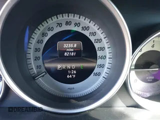 2013 Mercedes-Benz C 250 Sport z VIN WDDGF4HB9DA873732, wystawiony jako IAAI lot #41755981 z przebiegiem 82 181 mil mil oraz . Historia ofert i sprzedaży dostępna na DreamBid. Obrazek 7.