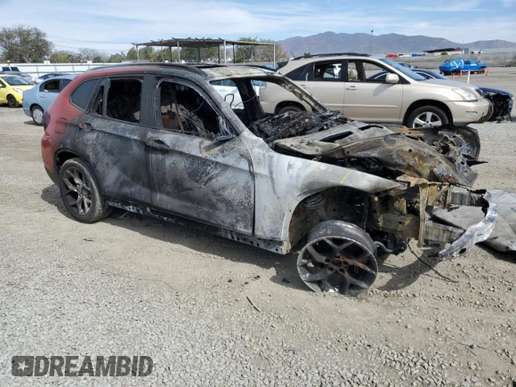 2014 BMW X1 xDrive28i with VIN WBAVL1C50EVY17163, listed as a Copart auction lot 47299605 with 0 mi miles and Non Repairable. Bid and sale history available at carsss.com. Image 4.