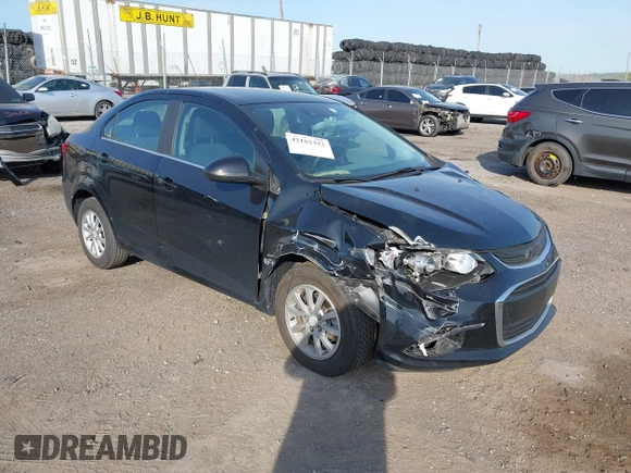 2018 Chevrolet Sonic LT z VIN 1G1JD5SG2J4117386, wystawiony jako IAAI lot #42162352 z przebiegiem 55 798 mil mil oraz . Historia ofert i sprzedaży dostępna na DreamBid. Obrazek 1.