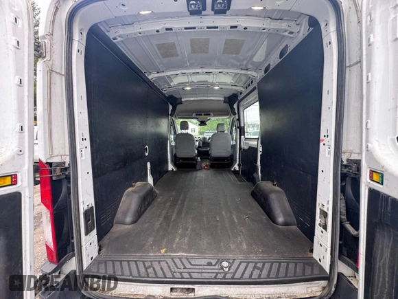 2018 Ford Transit z VIN 1FTYE1CM3JKB27114, wystawiony jako Copart lot #65846875 z przebiegiem 179 145 mil mil oraz Czysty tytuł • Clean title. Historia ofert i sprzedaży dostępna na DreamBid. Obrazek 6.