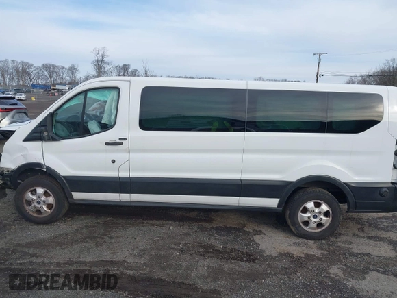 2019 Ford Transit Passenger XL z VIN 1FBZX2ZM2KKB63281, wystawiony jako IAAI lot #41859263 z przebiegiem 39 294 mil mil oraz . Historia ofert i sprzedaży dostępna na DreamBid. Obrazek 14.