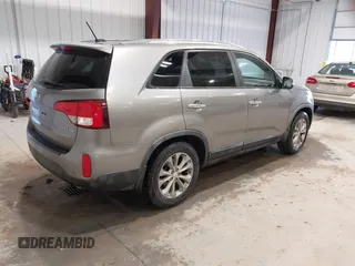 2015 Kia Sorento EX with VIN 5XYKU4A77FG578101, listed as a IAAI auction lot 41603372 with 120,804 mi miles. Bid and sale history available at carsss.com. Image 4.