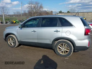 2015 Kia Sorento LX with VIN 5XYKTCA66FG572715, listed as a IAAI auction lot 41995613 with 142,160 mi miles. Bid and sale history available at carsss.com. Image 15.