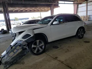 2017 Mercedes-Benz GLC 300 z VIN WDC0G4JB6HF126403, wystawiony jako Copart lot #49496325 z przebiegiem 132 601 mil mil oraz Szkody całkowita. Historia ofert i sprzedaży dostępna na DreamBid. Obrazek 1.