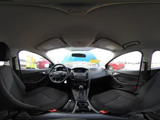 2018 Ford Focus SE z VIN 1FADP3F2XJL293337, wystawiony jako IAAI lot #42121294 z przebiegiem 71 241 mil mil oraz . Historia ofert i sprzedaży dostępna na DreamBid. Obrazek 18.