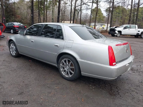 2008 Cadillac DTS w/1SE with VIN 1G6KD57918U155128, listed as a IAAI auction lot 41477233 with 123,479 mi miles. Bid and sale history available at carsss.com. Image 3.