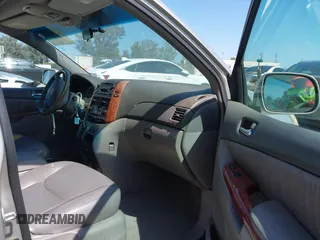 2004 Toyota Sienna XLE z VIN 5TDZA22C24S120232, wystawiony jako IAAI lot #42539225 z przebiegiem 141 481 mil mil oraz . Historia ofert i sprzedaży dostępna na DreamBid. Obrazek 5.