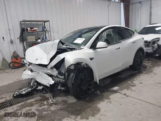 2021 Tesla Model Y Long Range with VIN 5YJYGDEE5MF266034, listed as a IAAI auction lot 41297819 with NaN miles. Bid and sale history available at carsss.com. Image 18.