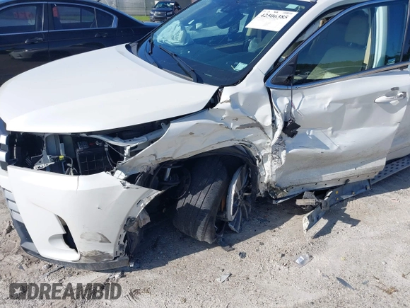 2017 Toyota Highlander XLE with VIN 5TDKZRFH4HS525085, listed as a IAAI auction lot 42506385 with 84,581 mi miles and . Bid and sale history available at DreamBid. Image 6.