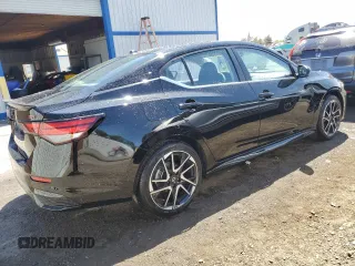 2025 Nissan Sentra SR z VIN 3N1AB8DV1SY299531, wystawiony jako Copart lot #54058105 z przebiegiem 2 812 mil mil oraz Szkoda całkowita • Salvage title. Historia ofert i sprzedaży dostępna na DreamBid. Obrazek 3.