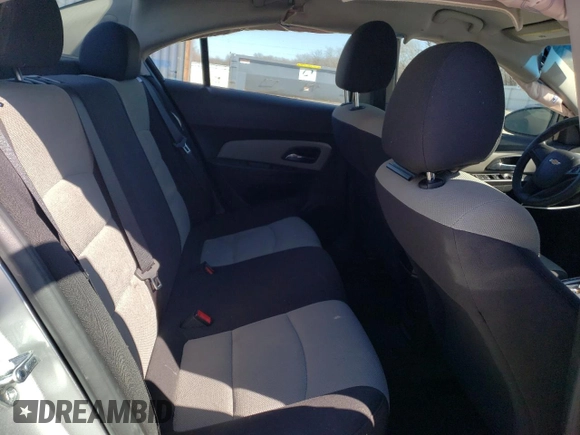 2015 Chevrolet Cruze LS z VIN 1G1PA5SH3F7217319, wystawiony jako Copart lot #48901504 z przebiegiem 133 266 mil mil oraz Szkoda całkowita • Salvage title. Historia ofert i sprzedaży dostępna na DreamBid. Obrazek 10.