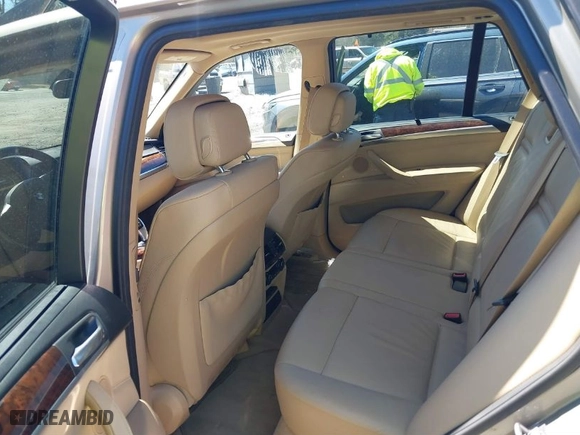 2011 BMW X5 35i with VIN 5UXZV4C57BL415565, listed as a IAAI auction lot 41864490 with NaN miles. Bid and sale history available at carsss.com. Image 8.