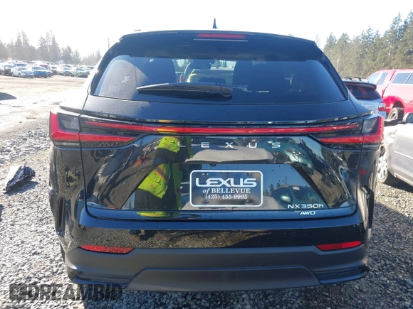 2024 Lexus NX 350h Premium z VIN JTJGKCEZ9R5021993, wystawiony jako IAAI lot #41634554 z przebiegiem 4 871 mil mil oraz . Historia ofert i sprzedaży dostępna na DreamBid. Obrazek 17.