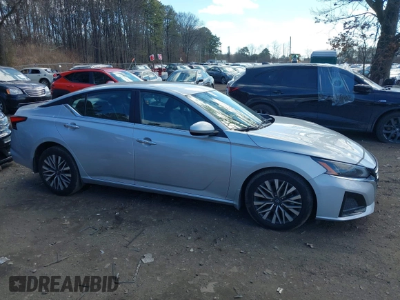 2023 Nissan Altima SV z VIN 1N4BL4DV3PN332952, wystawiony jako IAAI lot #41731261 z przebiegiem 16 720 mil mil oraz . Historia ofert i sprzedaży dostępna na DreamBid. Obrazek 13.