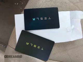 2025 Tesla Model Y Long Range z VIN 7SAYGDED0SF256650, wystawiony jako IAAI lot #41993206 z przebiegiem Nie podano mil oraz . Historia ofert i sprzedaży dostępna na DreamBid. Obrazek 11.