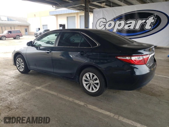 2015 Toyota Camry XLE with VIN 4T4BF1FK3FR477546, listed as a Copart auction lot 55223575 with 131,599 mi miles and Clean Title. Bid and sale history available at carsss.com. Image 2.