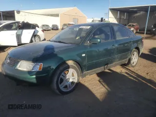 2000 Volkswagen Passat z VIN WVWUH23B2YE284975, wystawiony jako Copart lot #43721855 z przebiegiem 132 207 mil mil oraz Szkoda całkowita • Salvage title. Historia ofert i sprzedaży dostępna na DreamBid. Obrazek 1.