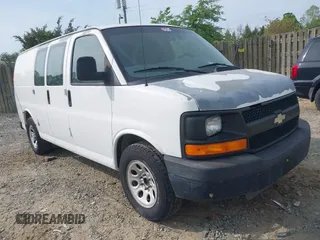 2010 Chevrolet Express Cargo z VIN 1GCUGADX3A1150240, wystawiony jako IAAI lot #42081426 z przebiegiem 533 686 mil mil oraz . Historia ofert i sprzedaży dostępna na DreamBid. Obrazek 1.
