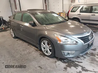 2015 Nissan Altima SL with VIN 1N4BL3AP0FC213069, listed as a IAAI auction lot 41931428 with 172,215 mi miles and . Bid and sale history available at carsss.com. Image 1.