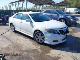 2008 Toyota Camry LE z VIN 4T1BE46K48U775136, wystawiony jako IAAI lot #41990667 z przebiegiem 214 129 mil mil oraz . Historia ofert i sprzedaży dostępna na DreamBid. Obrazek 1.