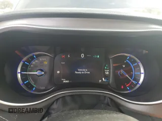 2022 Chrysler Pacifica Hybrid Limited with VIN 2C4RC1S77NR208193, listed as a Copart auction lot 47320125 with 28,282 mi miles and Salvage title. Bid and sale history available at DreamBid. Image 9.
