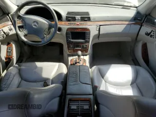 2004 Mercedes-Benz S 500 z VIN WDBNG75J74A419831, wystawiony jako Copart lot #56984295 z przebiegiem Nie podano mil oraz Czysty tytuł • Clean title. Historia ofert i sprzedaży dostępna na DreamBid. Obrazek 8.