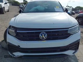 2022 Volkswagen Tiguan SE R-Line Black z VIN 3VVCB7AX5NM007401, wystawiony jako IAAI lot #41630458 z przebiegiem 55 635 mil mil oraz . Historia ofert i sprzedaży dostępna na DreamBid. Obrazek 13.