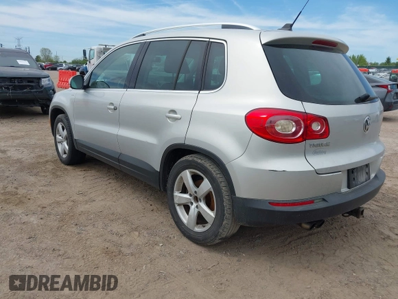 2010 Volkswagen Tiguan S z VIN WVGBV7AX2AW536795, wystawiony jako IAAI lot #42055276 z przebiegiem 184 847 mil mil oraz . Historia ofert i sprzedaży dostępna na DreamBid. Obrazek 3.