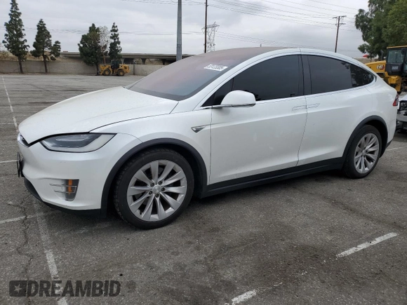 2016 Tesla Model X 70D z VIN 5YJXCAE2XGF003344, wystawiony jako Copart lot #53123305 z przebiegiem 126 052 mil mil oraz Szkody całkowita. Historia ofert i sprzedaży dostępna na DreamBid. Obrazek 1.