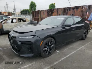 2024 BMW 7 Series 760i xDrive z VIN WBA33EJ07RCR40210, wystawiony jako Copart lot #60499865 z przebiegiem 10 080 mil mil oraz Szkoda całkowita • Salvage title. Historia ofert i sprzedaży dostępna na DreamBid. Obrazek 1.