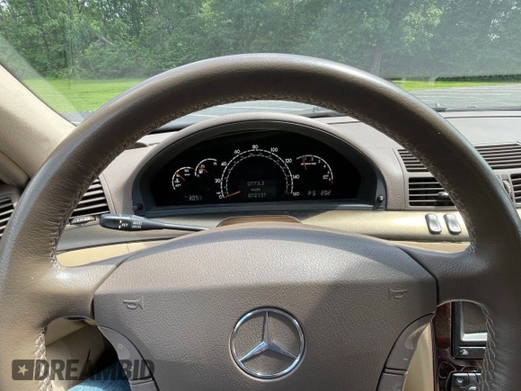 2001 Mercedes-Benz S 55 AMG z VIN WDBNG73J31A199344, wystawiony jako Copart lot #62281285 z przebiegiem 73 112 mil mil oraz Czysty tytuł • Clean title. Historia ofert i sprzedaży dostępna na DreamBid. Obrazek 8.
