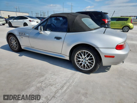2000 BMW Z3 2.8 with VIN 4USCH3342YLF41905, listed as a Copart auction lot 60073085 with Not provided miles and Salvage title. Bid and sale history available at DreamBid. Image 2.