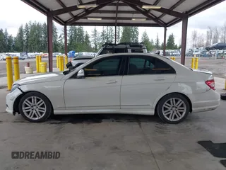 2008 Mercedes-Benz C 300 Sport z VIN WDDGF54X48F117547, wystawiony jako IAAI lot #41764470 z przebiegiem 93 631 mil mil oraz . Historia ofert i sprzedaży dostępna na DreamBid. Obrazek 15.