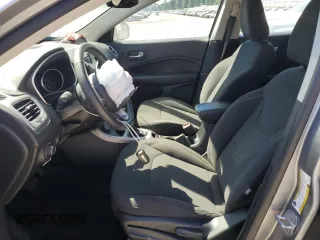 2020 Jeep Compass Sport с VIN 3C4NJDAB0LT135402, выставлен на аукционе Copart как лот 64877255 с пробегом 87 907 миль миль и Списание • Salvage title. История ставок и продаж доступна на DreamBid. Изображение 7.
