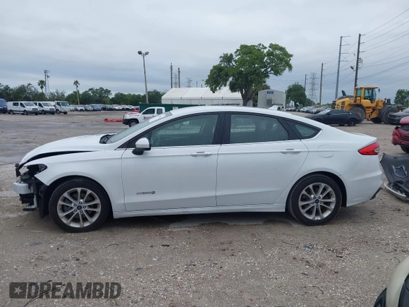 2019 Ford Fusion SE with VIN 3FA6P0LU4KR204801, listed as a IAAI auction lot 41977106 with 101,675 mi miles. Bid and sale history available at carsss.com. Image 15.
