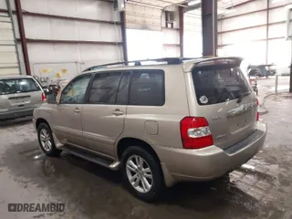 2007 Toyota Highlander Hybrid w/3rd Row with VIN JTEEW21A370043793, listed as a IAAI auction lot 41361431 with 232,237 mi miles. Bid and sale history available at carsss.com. Image 3.