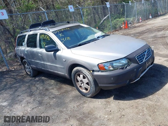 2004 Volvo V70 XC70 with VIN YV1SZ59H241171718, listed as a IAAI auction lot 41958796 with 76,710 mi miles. Bid and sale history available at carsss.com. Image 1.