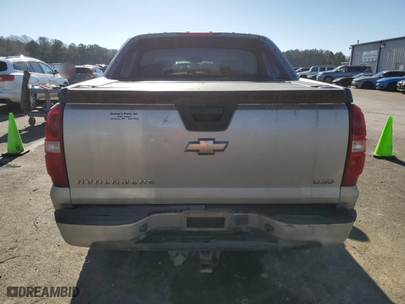 2009 Chevrolet Avalanche LT w/2LT with VIN 3GNFK22089G142626, listed as a Copart auction lot 87384004 with 253,936 mi miles and Salvage Title. Bid and sale history available at carsss.com. Image 6.