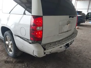 2008 Chevrolet Suburban LT w/3LT with VIN 3GNFC16088G176940, listed as a IAAI auction lot 41596604 with 264,173 mi miles. Bid and sale history available at carsss.com. Image 6.