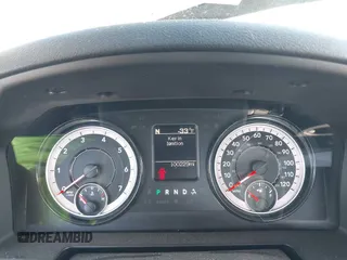 2021 Ram 1500 Tradesman z VIN 1C6RR6FG6MS550891, wystawiony jako IAAI lot #42013131 z przebiegiem 100 229 mil mil oraz . Historia ofert i sprzedaży dostępna na DreamBid. Obrazek 7.