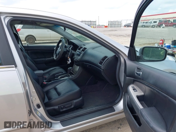 2006 Honda Accord EX-L z VIN 1HGCM66536A063170, wystawiony jako IAAI lot #42289365 z przebiegiem 110 317 mil mil oraz . Historia ofert i sprzedaży dostępna na DreamBid. Obrazek 5.