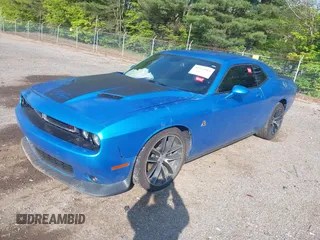 2016 Dodge Challenger R/T Scat Pack z VIN 2C3CDZFJ9GH100372, wystawiony jako IAAI lot #42221915 z przebiegiem 66 896 mil mil oraz . Historia ofert i sprzedaży dostępna na DreamBid. Obrazek 2.