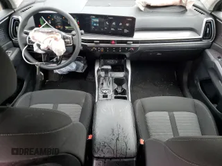 2024 Kia Sorento LX z VIN 5XYRG4JC0RG271831, wystawiony jako Copart lot #52711895 z przebiegiem 6 946 mil mil oraz Szkoda całkowita • Salvage title. Historia ofert i sprzedaży dostępna na DreamBid. Obrazek 8.