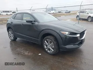 2025 Mazda CX-30 S Carbon Edition z VIN 3MVDMBCM9SM783429, wystawiony jako IAAI lot #42065729 z przebiegiem 4 940 mil mil oraz . Historia ofert i sprzedaży dostępna na DreamBid. Obrazek 1.