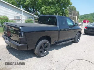 2018 Ram 1500 Express z VIN 1C6RR7FT9JS290131, wystawiony jako IAAI lot #42377820 z przebiegiem 56 442 mil mil oraz . Historia ofert i sprzedaży dostępna na DreamBid. Obrazek 4.