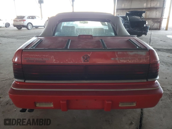 1990 Chrysler LeBaron z VIN 1C3XJ45J9LG405682, wystawiony jako Copart lot #48690985 z przebiegiem 75 714 mil mil oraz Tytuł czysty. Historia ofert i sprzedaży dostępna na DreamBid. Obrazek 6.
