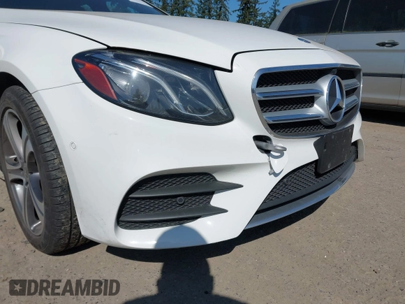2019 Mercedes-Benz E-Class E 300 with VIN WDDZF4KBXKA592814, listed as a IAAI auction lot 42034883 with 1 mi miles. Bid and sale history available at carsss.com. Image 6.